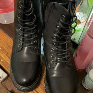 Black boots size 9